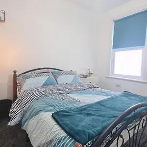 Spacious In Manor Park Homestay London